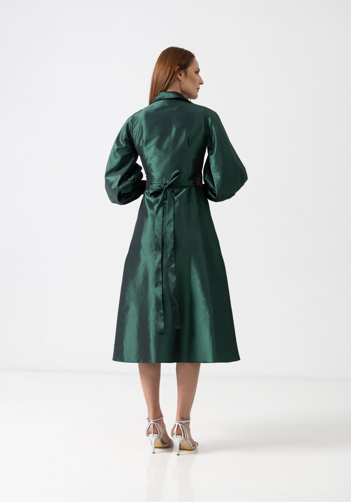 Incarca imaginea in galerie, Rochie din tafta verde închis cu brâu brodat