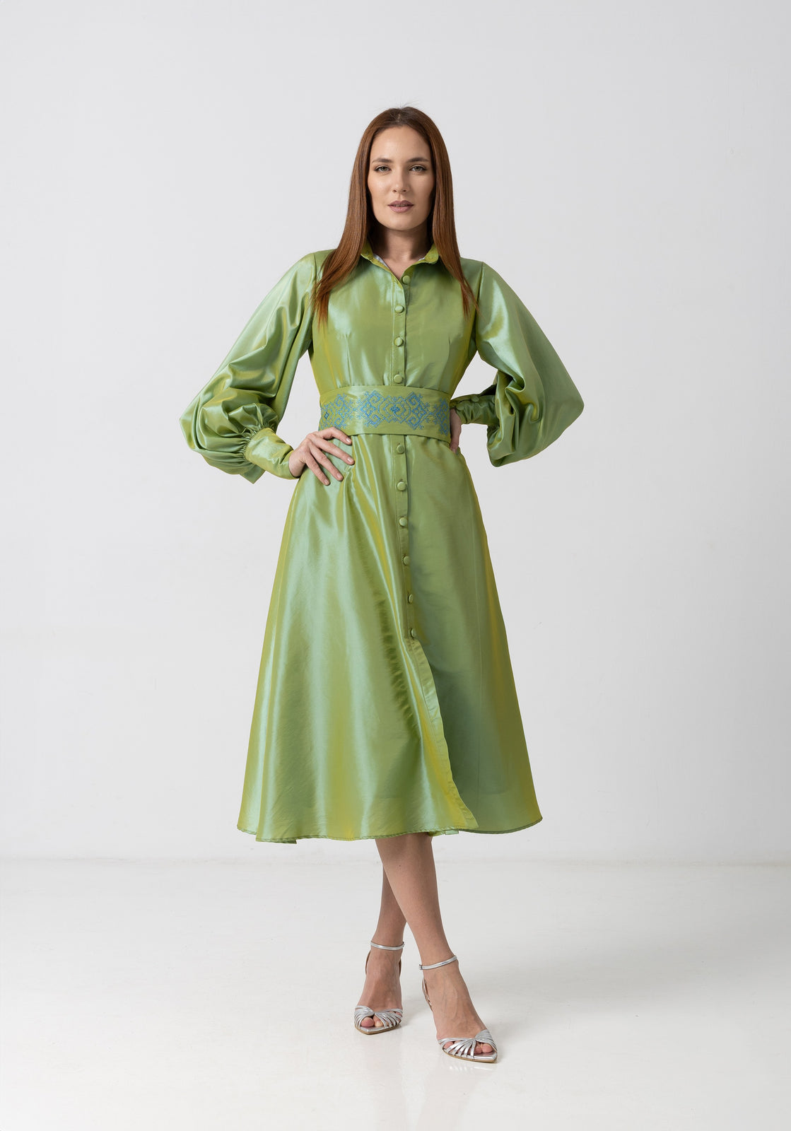 Incarca imaginea in galerie, Rochie din tafta verde cu brâu brodat