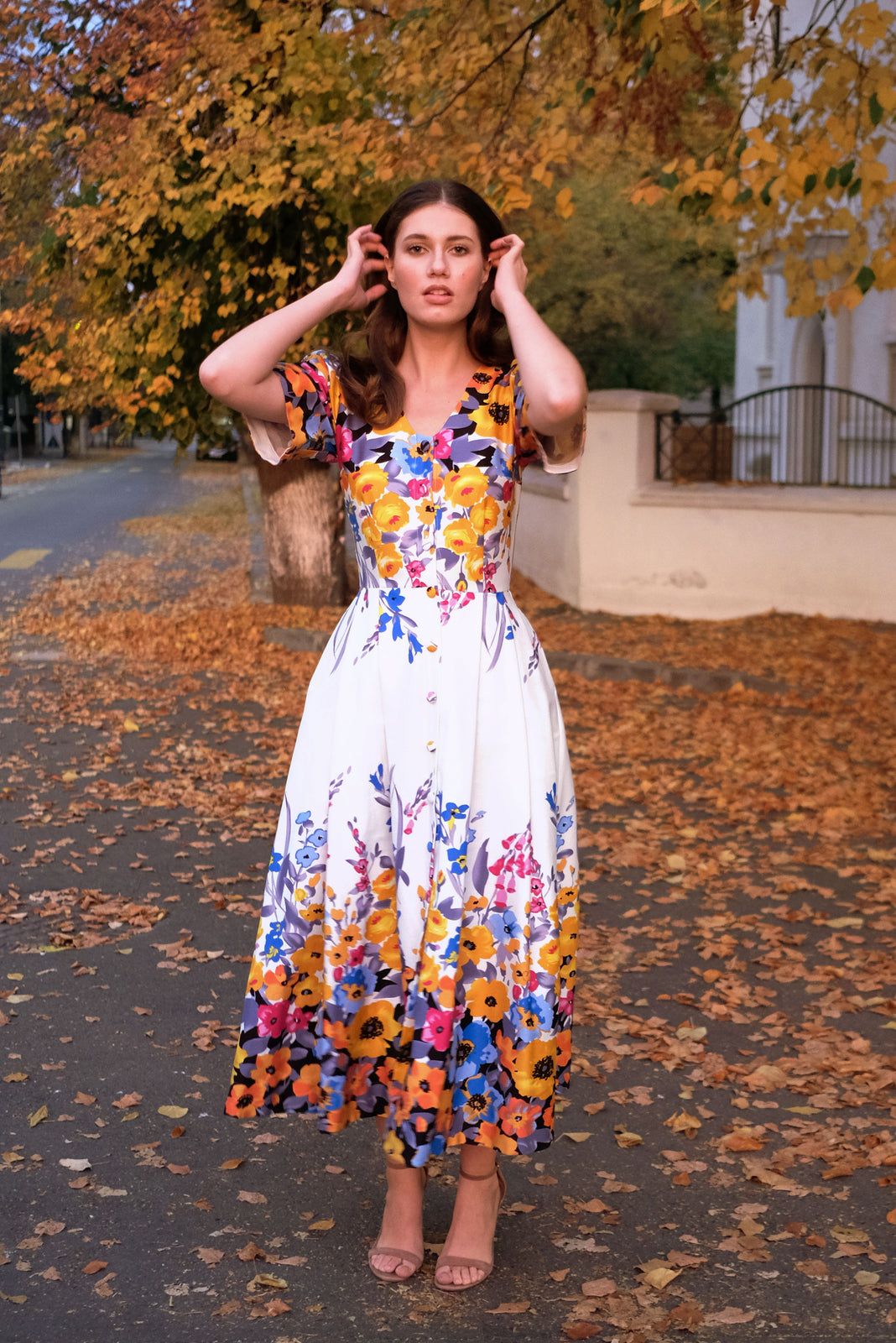 Incarca imaginea in galerie, Rochie midi din bumbac cu nasturi imbracati si maneci scurte