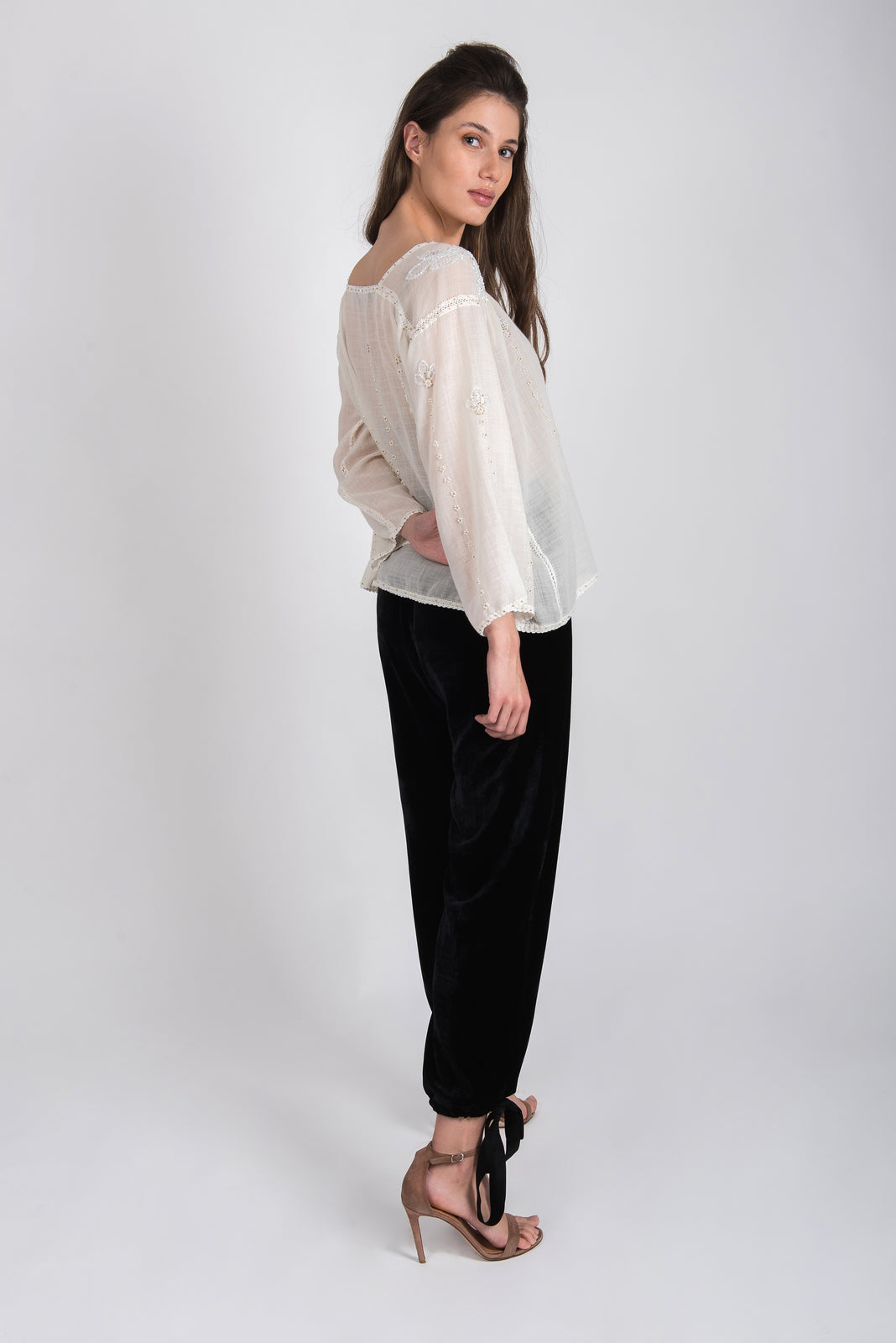 Load image into Gallery viewer, The blouse is hand-sewn on merino wool