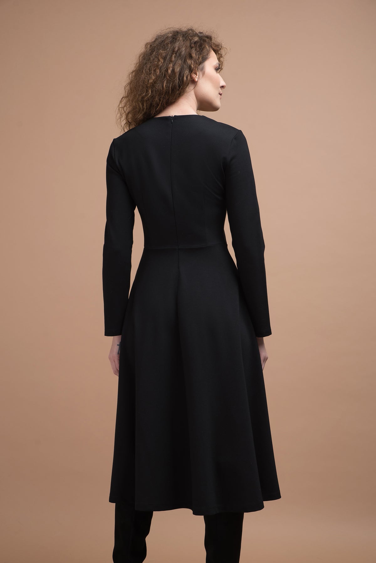 Rochie din jerse cu bustul brodat